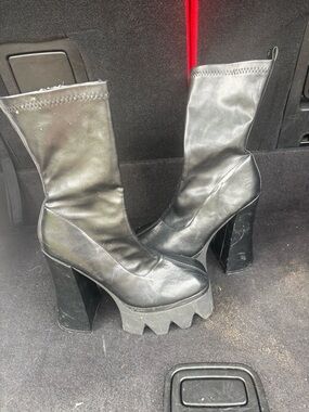 Fashion Nova Black Chunky Platform Mid-Calf Heeled Boots with Jagged Sole